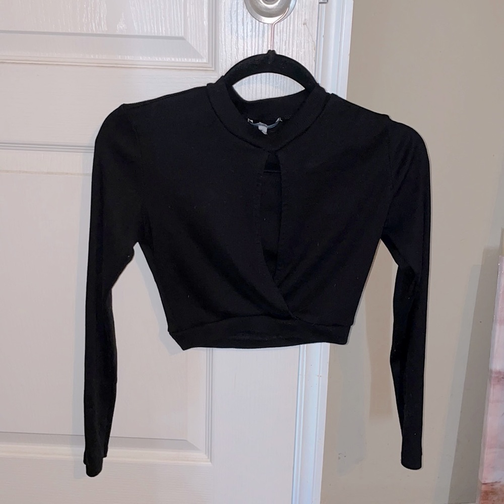 Black long sleeve crop top